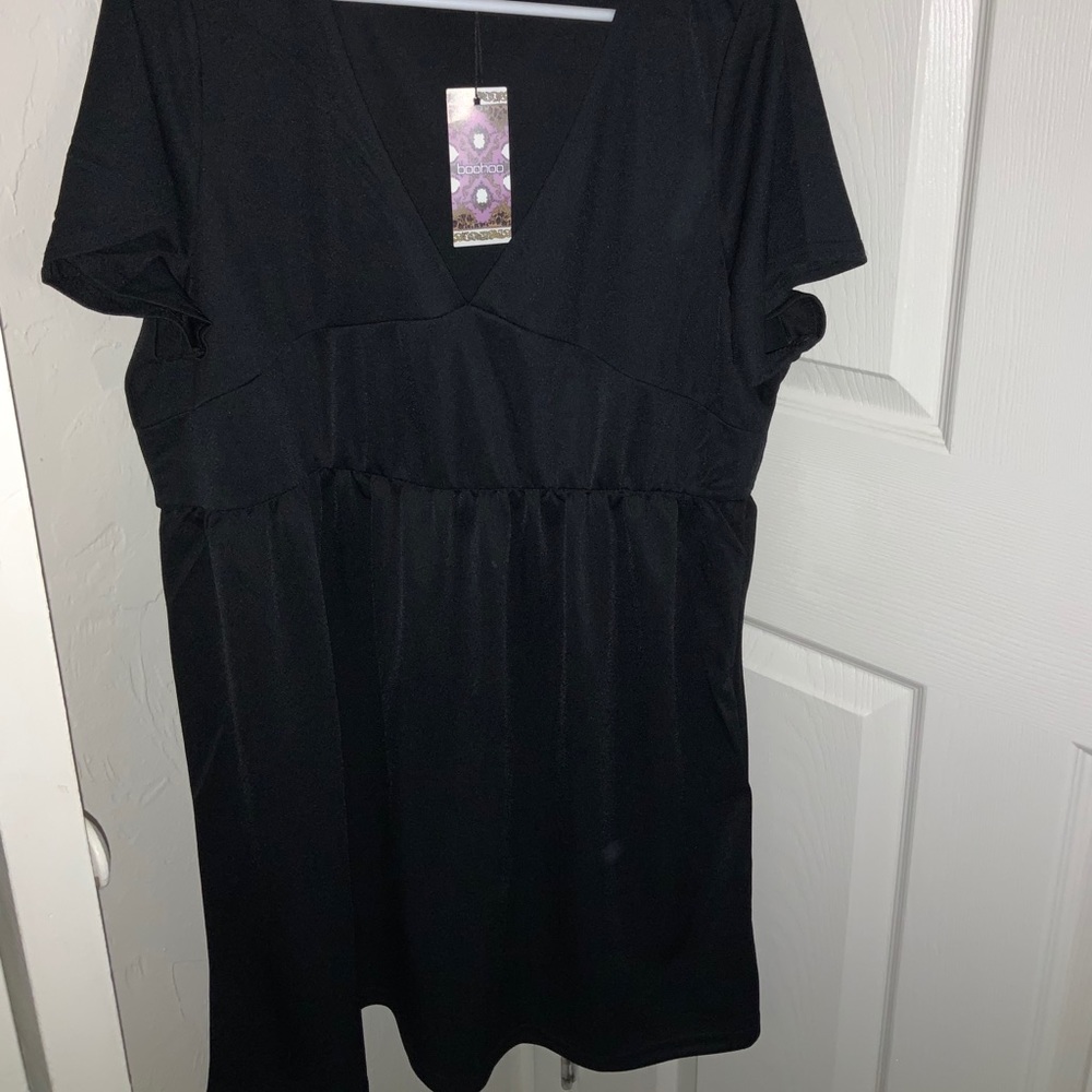 Black Plunge short Boohoo dress NWT